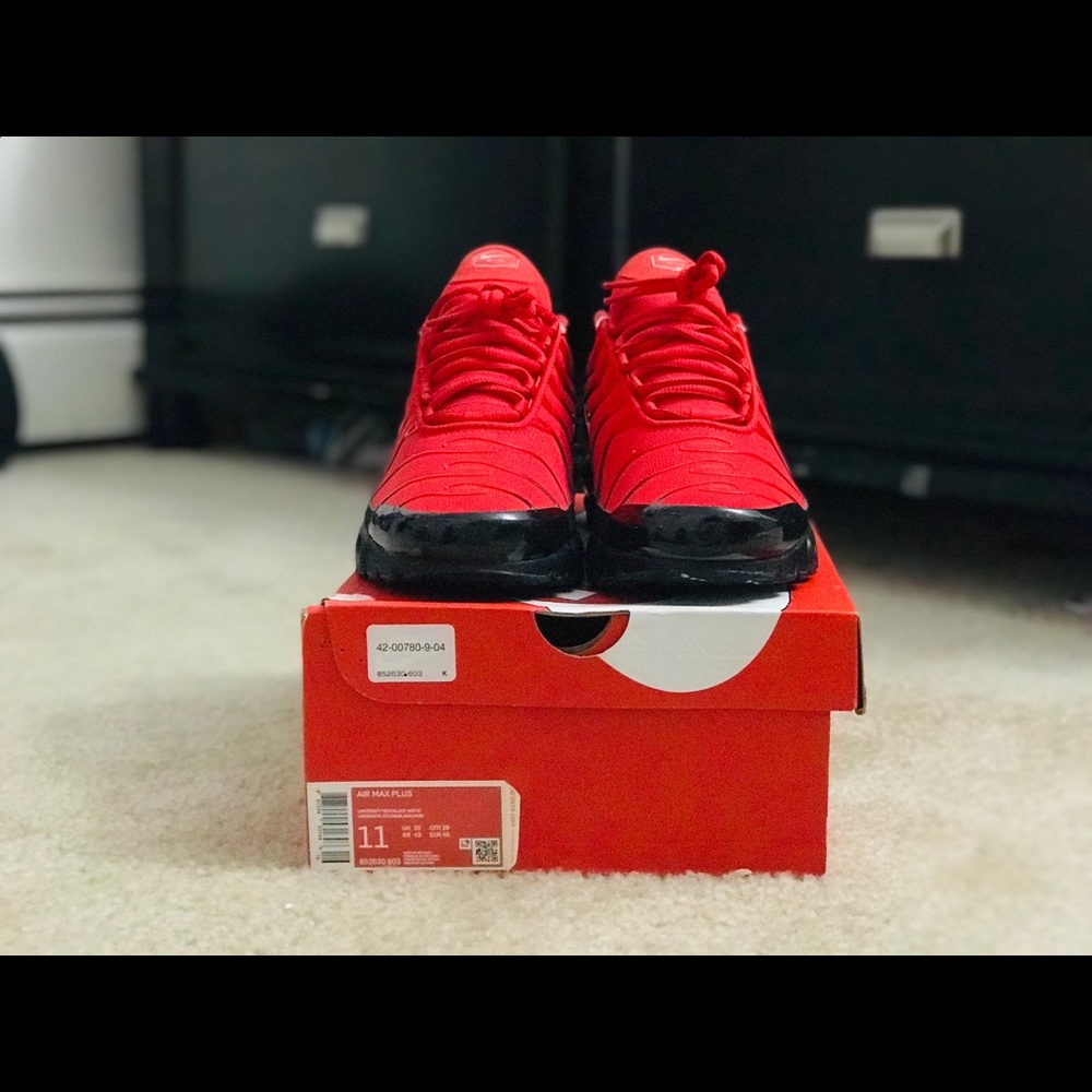 Air Max plus university red